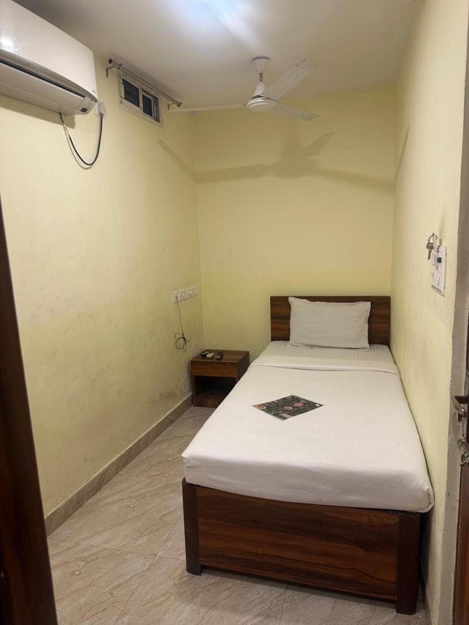 Hotel Holiday Express โกลกาตา ภายนอก รูปภาพ